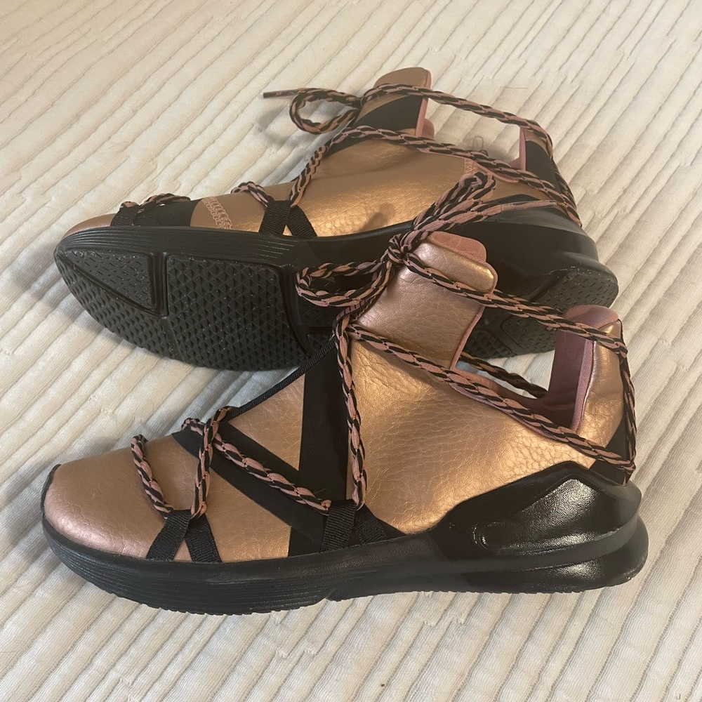 Puma Hightop Sneakers / Rose/Gold / Size 7